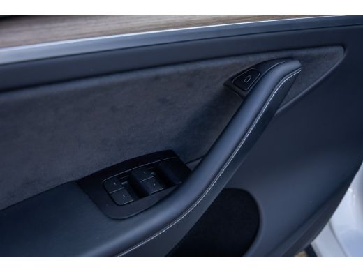 Tesla Model Y Performance AWD 75 kWh | Trekhaak | Panoramadak | Dodehoek detectie | 21'' | Memory | Leder | Aut... ActivLease financial lease