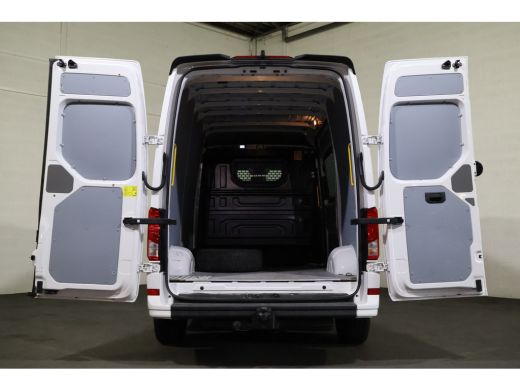 Volkswagen Crafter 2.0 TDI L3 H3 140pk Black Line Airco Navigatie Spoilerpakket ActivLease financial lease