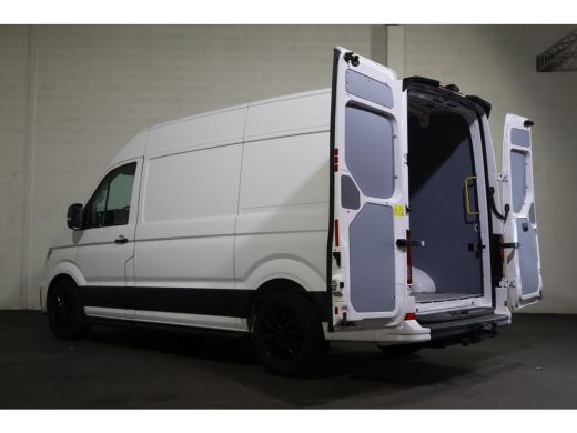 Volkswagen Crafter 2.0 TDI L3 H3 140pk Black Line Airco Navigatie Spoilerpakket ActivLease financial lease