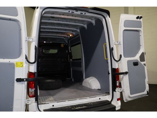 Volkswagen Crafter 2.0 TDI L3 H3 140pk Black Line Airco Navigatie Spoilerpakket ActivLease financial lease