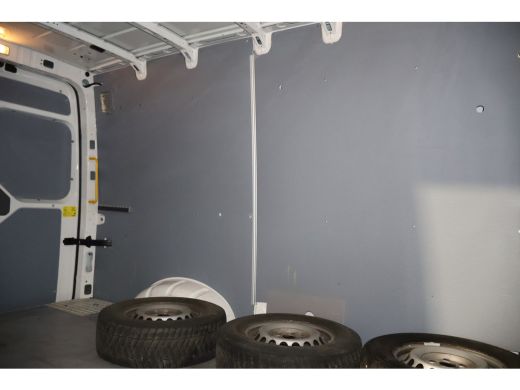 Volkswagen Crafter 2.0 TDI L3 H3 140pk Black Line Airco Navigatie Spoilerpakket ActivLease financial lease