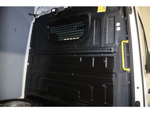 Volkswagen Crafter 2.0 TDI L3 H3 140pk Black Line Airco Navigatie Spoilerpakket ActivLease financial lease