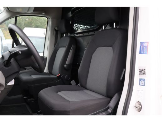 Volkswagen Crafter 2.0 TDI L3 H3 140pk Black Line Airco Navigatie Spoilerpakket ActivLease financial lease