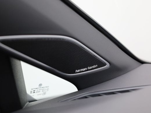 Volkswagen Golf 1.5 eTSI R-Line Edition | Pano | Keyless | Trekhaak wegkl. | IQ Light | Head Up | Harman/Kardon |... ActivLease financial lease
