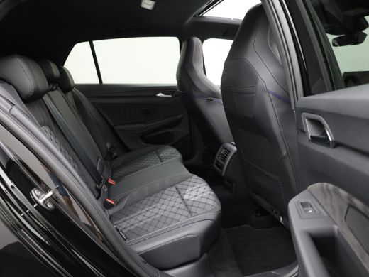 Volkswagen Golf 1.5 eTSI R-Line Edition | Pano | Keyless | Trekhaak wegkl. | IQ Light | Head Up | Harman/Kardon |... ActivLease financial lease