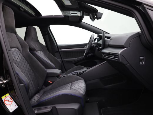 Volkswagen Golf 1.5 eTSI R-Line Edition | Pano | Keyless | Trekhaak wegkl. | IQ Light | Head Up | Harman/Kardon |... ActivLease financial lease