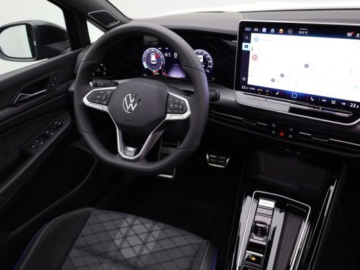 Volkswagen Golf 1.5 eTSI R-Line Edition | Pano | Keyless | Trekhaak wegkl. | IQ Light | Head Up | Harman/Kardon |... ActivLease financial lease