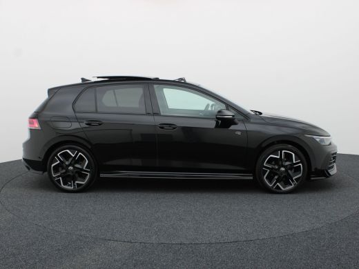 Volkswagen Golf 1.5 eTSI R-Line Edition | Pano | Keyless | Trekhaak wegkl. | IQ Light | Head Up | Harman/Kardon |... ActivLease financial lease