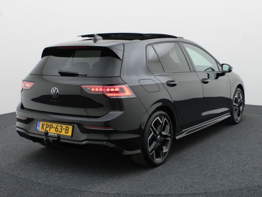 Volkswagen Golf 1.5 eTSI R-Line Edition | Pano | Keyless | Trekhaak wegkl. | IQ Light | Head Up | Harman/Kardon |... ActivLease financial lease