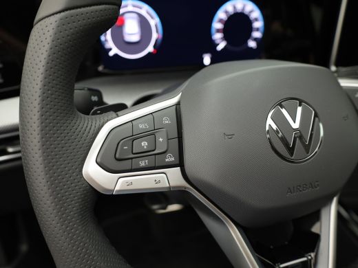 Volkswagen Golf 1.5 eTSI R-Line Edition | Pano | Keyless | Trekhaak wegkl. | IQ Light | Head Up | Harman/Kardon |... ActivLease financial lease
