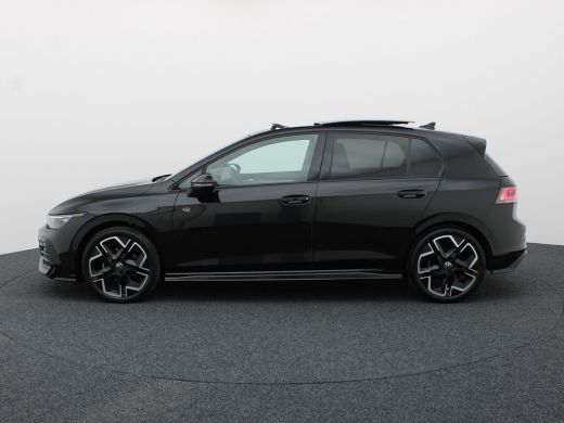 Volkswagen Golf 1.5 eTSI R-Line Edition | Pano | Keyless | Trekhaak wegkl. | IQ Light | Head Up | Harman/Kardon |... ActivLease financial lease