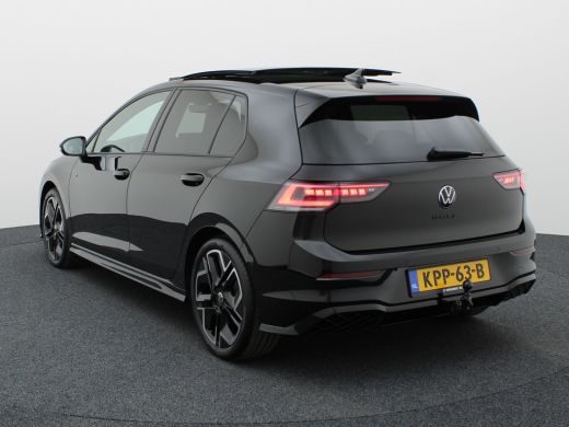 Volkswagen Golf 1.5 eTSI R-Line Edition | Pano | Keyless | Trekhaak wegkl. | IQ Light | Head Up | Harman/Kardon |... ActivLease financial lease