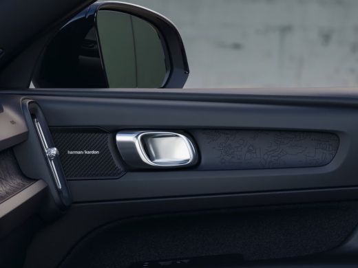 Volvo  EX40 Single Motor Extended Range Plus 82 kWh | All seasonbanden | Apple Carplay/Android Auto|telefooni... ActivLease financial lease