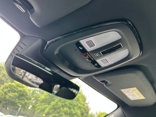 Volvo  V60 2.0 T8 Plug-in hybrid AWD Plus Dark | Panoramadak | HUD | Trekhaak | 360 Camera | ActivLease financial lease