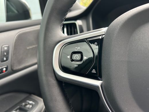 Volvo  V60 2.0 T8 Plug-in hybrid AWD Plus Dark | Panoramadak | HUD | Trekhaak | 360 Camera | ActivLease financial lease