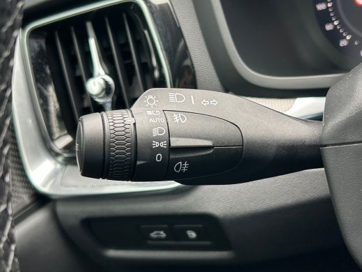 Volvo  V60 2.0 T8 Plug-in hybrid AWD Plus Dark | Panoramadak | HUD | Trekhaak | 360 Camera | ActivLease financial lease