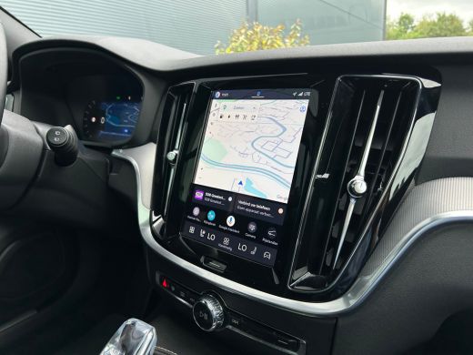 Volvo  V60 2.0 T8 Plug-in hybrid AWD Plus Dark | Panoramadak | HUD | Trekhaak | 360 Camera | ActivLease financial lease