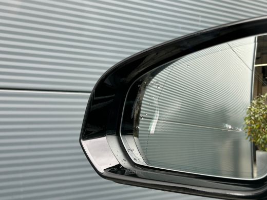 Volvo  V60 2.0 T8 Plug-in hybrid AWD Plus Dark | Panoramadak | HUD | Trekhaak | 360 Camera | ActivLease financial lease