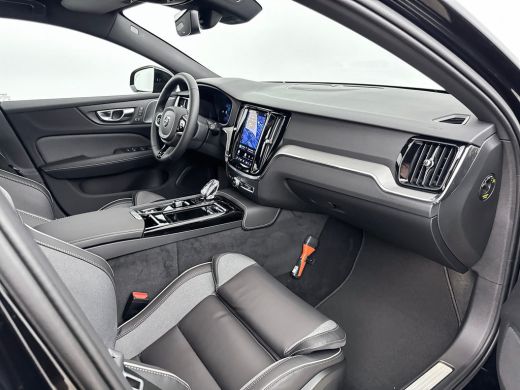 Volvo  V60 T6 Recharge Plus Dark | 19" | Elektr. verst. Sporstoelen | Trekhaak | Getint Glas | Harman Kardon... ActivLease financial lease