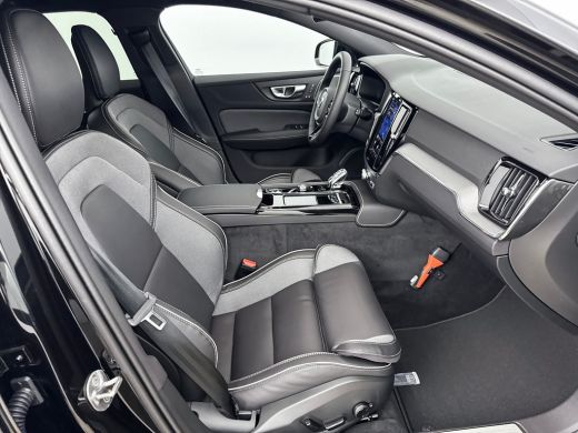 Volvo  V60 T6 Recharge Plus Dark | 19" | Elektr. verst. Sporstoelen | Trekhaak | Getint Glas | Harman Kardon... ActivLease financial lease