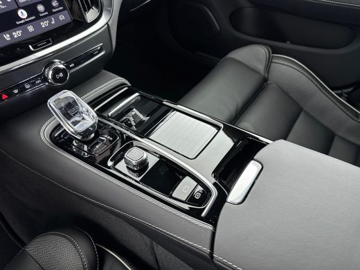 Volvo  V60 T6 Recharge Plus Dark | 19" | Elektr. verst. Sporstoelen | Trekhaak | Getint Glas | Harman Kardon... ActivLease financial lease