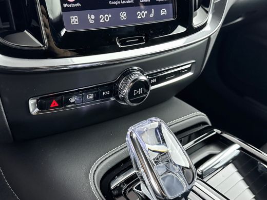 Volvo  V60 T6 Recharge Plus Dark | 19" | Elektr. verst. Sporstoelen | Trekhaak | Getint Glas | Harman Kardon... ActivLease financial lease