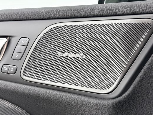 Volvo  V60 T6 Recharge Plus Dark | 19" | Elektr. verst. Sporstoelen | Trekhaak | Getint Glas | Harman Kardon... ActivLease financial lease