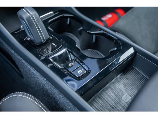 Volvo  XC40 1.5 T4 Recharge R-Design | Apple Carplay/Android Auto | panorama-dak | Keyless entry/Start | 360 ... ActivLease financial lease