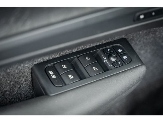 Volvo  XC40 252PK Extended Range Ultimate 82 kWh | Panoramadak | Adap Cruise | Getint Glas | Memory ActivLease financial lease