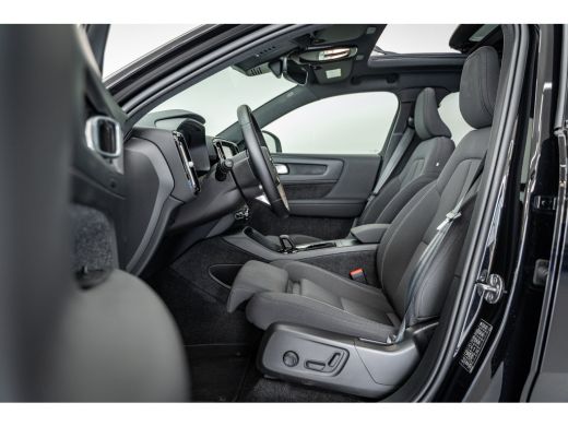 Volvo  XC40 252PK Extended Range Ultimate 82 kWh | Panoramadak | Adap Cruise | Getint Glas | Memory ActivLease financial lease