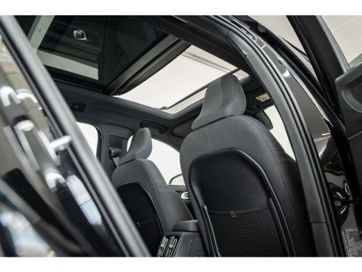 Volvo  XC40 252PK Extended Range Ultimate 82 kWh | Panoramadak | Adap Cruise | Getint Glas | Memory ActivLease financial lease