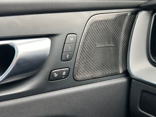 Volvo  XC60 2.0 T6 Plug-in hybrid AWD Plus Dark | Panoramadak | Harman/Kardon | Trekhaak | 360 Camera | ActivLease financial lease