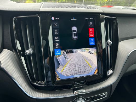 Volvo  XC60 2.0 T6 Plug-in hybrid AWD Plus Dark | Panoramadak | Harman/Kardon | Trekhaak | 360 Camera | ActivLease financial lease
