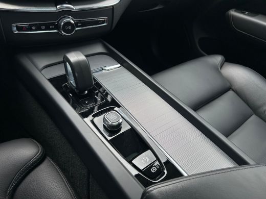 Volvo  XC60 2.0 T6 Plug-in hybrid AWD Plus Dark | Panoramadak | Harman/Kardon | Trekhaak | 360 Camera | ActivLease financial lease