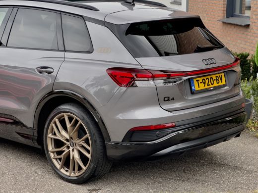 Audi Q4 e-tron 50 QUATTRO 3X S-LINE COMPETITION-EDITION 77 KWH/300PK LEDER PANODAK NAVI CAMERA DIGI-DASH APPLE-C... ActivLease financial lease