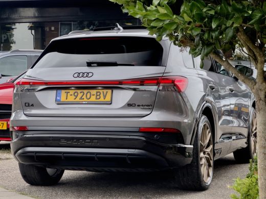 Audi Q4 e-tron 50 QUATTRO 3X S-LINE COMPETITION-EDITION 77 KWH/300PK LEDER PANODAK NAVI CAMERA DIGI-DASH APPLE-C... ActivLease financial lease