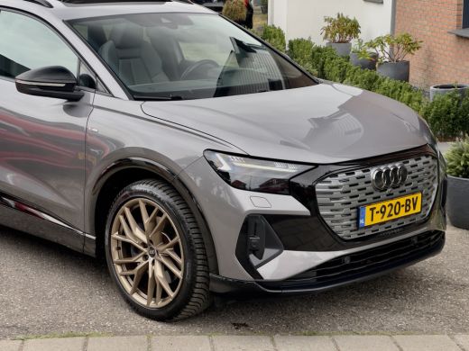 Audi Q4 e-tron 50 QUATTRO 3X S-LINE COMPETITION-EDITION 77 KWH/300PK LEDER PANODAK NAVI CAMERA DIGI-DASH APPLE-C... ActivLease financial lease