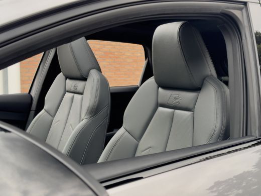 Audi Q4 e-tron 50 QUATTRO 3X S-LINE COMPETITION-EDITION 77 KWH/300PK LEDER PANODAK NAVI CAMERA DIGI-DASH APPLE-C... ActivLease financial lease