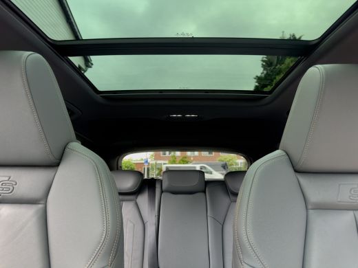 Audi Q4 e-tron 50 QUATTRO 3X S-LINE COMPETITION-EDITION 77 KWH/300PK LEDER PANODAK NAVI CAMERA DIGI-DASH APPLE-C... ActivLease financial lease