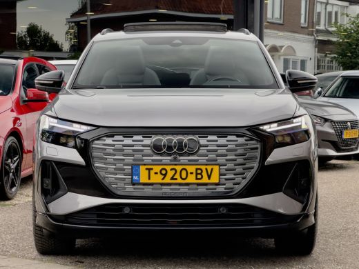 Audi Q4 e-tron 50 QUATTRO 3X S-LINE COMPETITION-EDITION 77 KWH/300PK LEDER PANODAK NAVI CAMERA DIGI-DASH APPLE-C... ActivLease financial lease