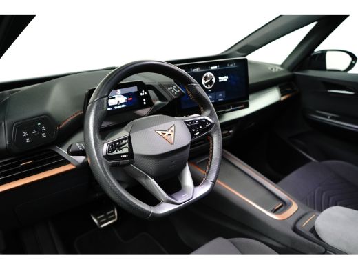 CUPRA Born Essential 62 kWh | Carplay | Camera | Adaptive Cruise | 18" | Keyless | Stuurverwarming | Parkeer... ActivLease financial lease