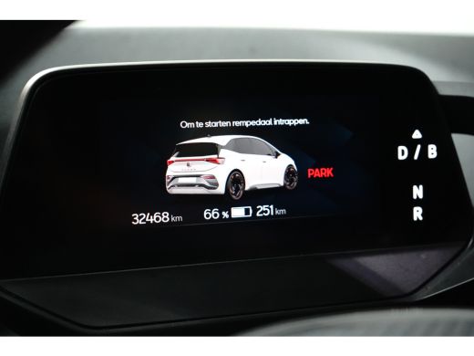 CUPRA Born Essential 62 kWh | Carplay | Camera | Adaptive Cruise | 18" | Keyless | Stuurverwarming | Parkeer... ActivLease financial lease