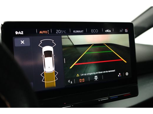 CUPRA Born Essential 62 kWh | Carplay | Camera | Adaptive Cruise | 18" | Keyless | Stuurverwarming | Parkeer... ActivLease financial lease