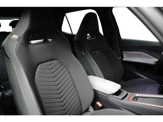 CUPRA Born Essential 62 kWh | Carplay | Camera | Adaptive Cruise | 18" | Keyless | Stuurverwarming | Parkeer... ActivLease financial lease