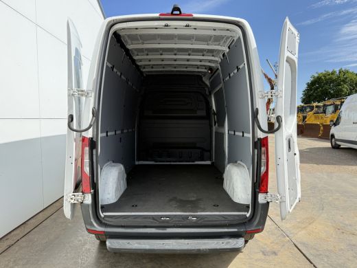 Mercedes-Benz eSprinter 312 55 kWh L2H2 Elektrisch 145km WLTP 92,6% (SOH) 80kw Snelladen Climate Control Camera ActivLease financial lease