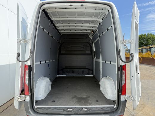 Mercedes-Benz eSprinter 312 55 kWh L2H2 Elektrisch 145km WLTP 92,6% (SOH) 80kw Snelladen Climate Control Camera ActivLease financial lease