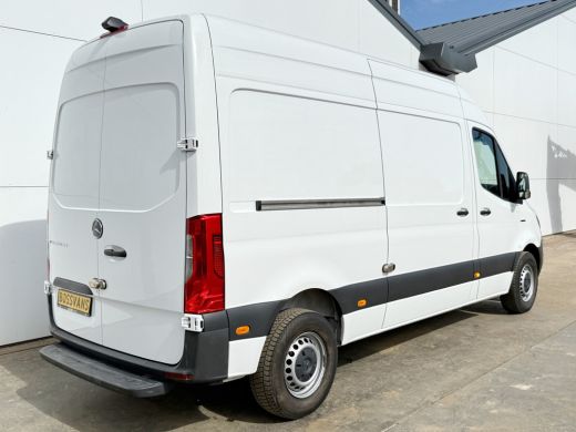 Mercedes-Benz eSprinter 312 55 kWh L2H2 Elektrisch 145km WLTP 92,6% (SOH) 80kw Snelladen Climate Control Camera ActivLease financial lease