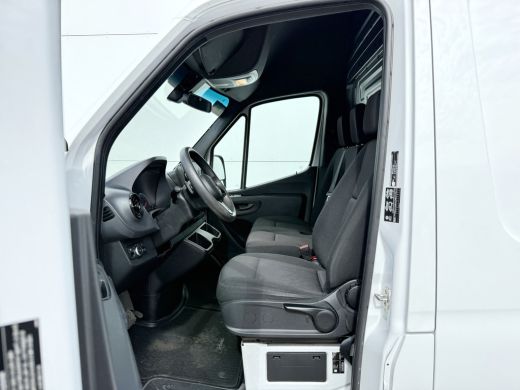 Mercedes-Benz eSprinter 312 55 kWh L2H2 Elektrisch 145km WLTP 92,6% (SOH) 80kw Snelladen Climate Control Camera ActivLease financial lease
