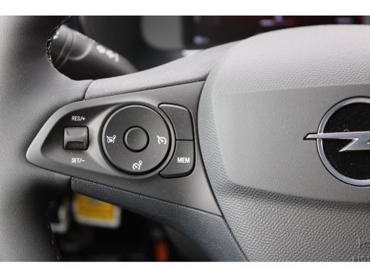 Opel Corsa Ultimate | 17" Lichtmetalen velgen, Diamond Cut | Dode hoek waarschuwing | Draadloze telefoonlader ActivLease financial lease