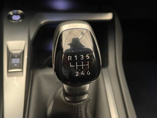 Peugeot 308 SW 1.2 PureTech Allure Camera | Adaptieve Cruise | Parkeersensoren | 17" Lichtmetaal | Navigatie ... ActivLease financial lease